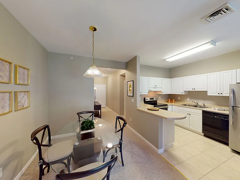 Park Lane Apartments — Photo 2