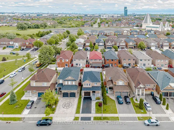 5 Denim Dr, Brampton, ON L6P 1K4
