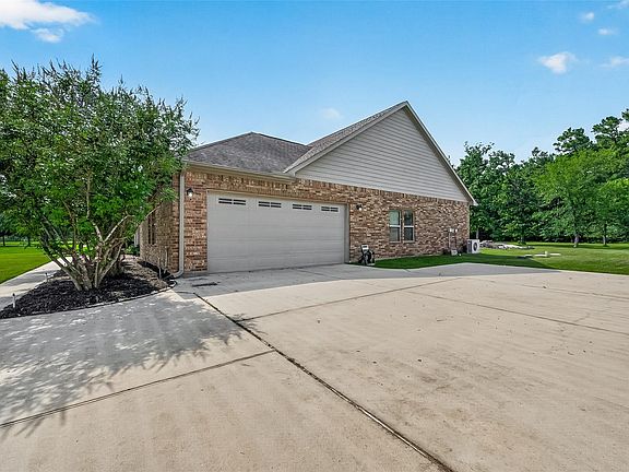 4th image of 15648 Connie Ln