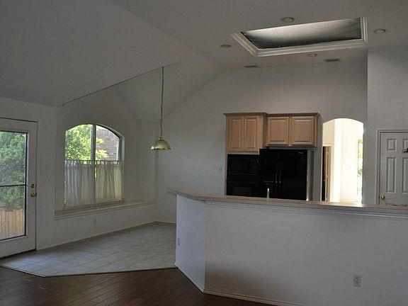 5th image of 601 Castleford Dr