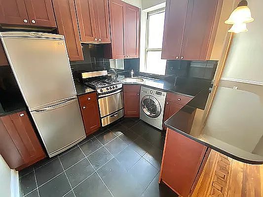 1st image of 42 Bank St APT 42
