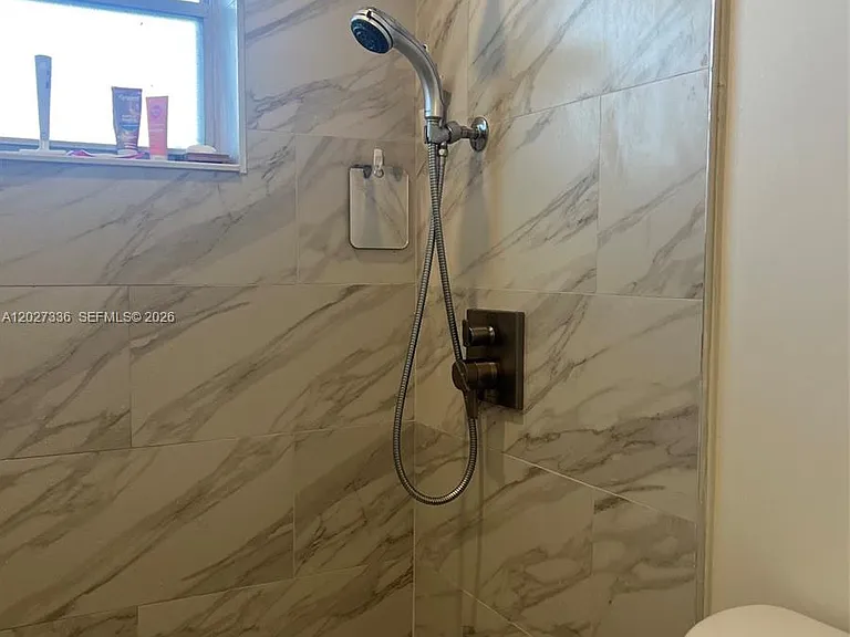 1000 NE 14th Ave #408 — Photo 12