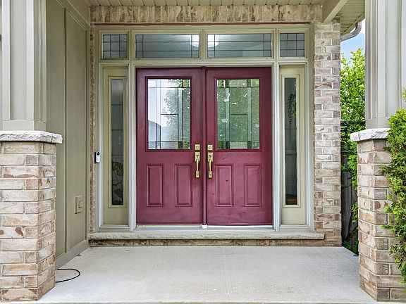 2nd image of 2200 Dogwood Cres