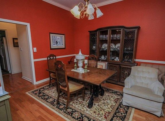 4th image of 191 Lake Laurie Cir