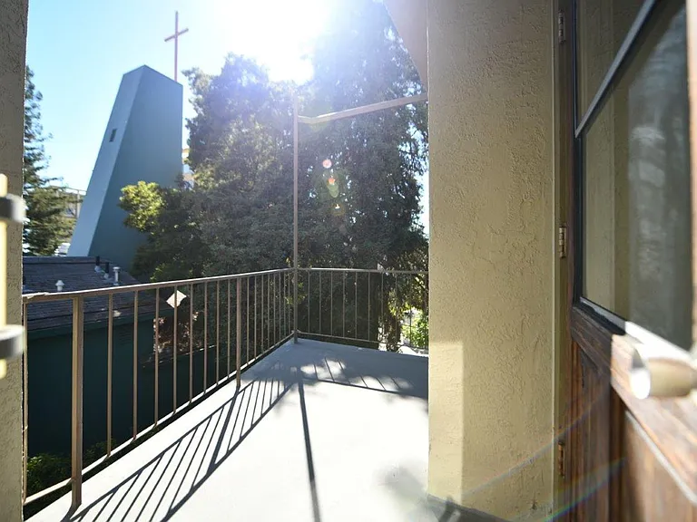 2415 College Ave. — Photo 11