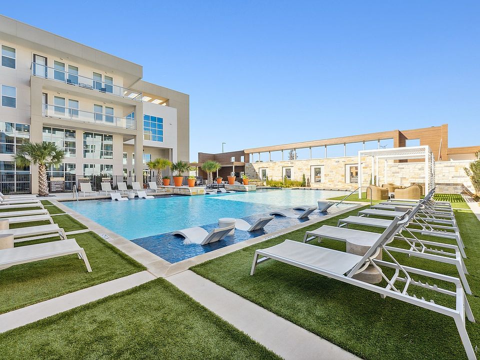 Make the most of our resort-style swimming pool and cozy lounge areas at Latitude Apartments