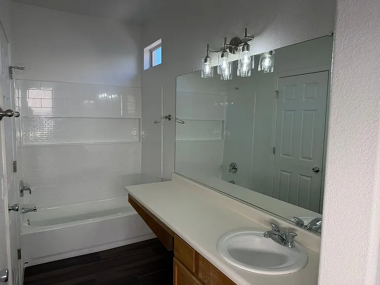 1140 E Catino St — Photo 24