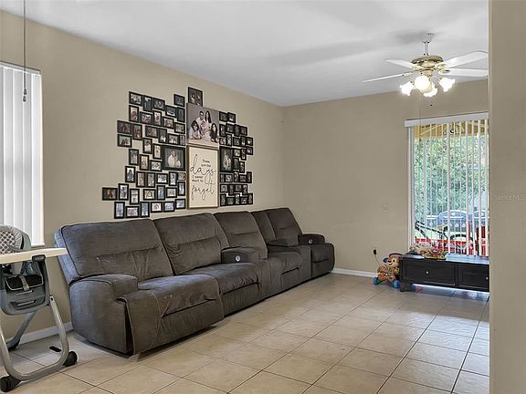 4th image of 1810 The Oaks Blvd