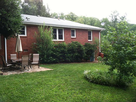 2nd image of 3564 Hickory Cir SE