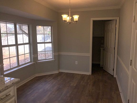 4th image of 1024 N Azalea Dr