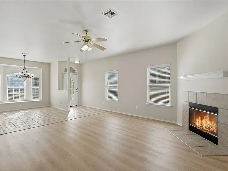 821 Benning — Photo 8