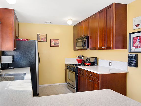 4th image of 7053 Cozycroft Ave