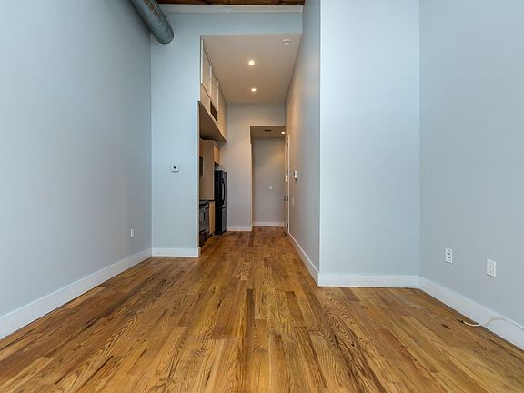4th image of 77 Jefferson Ave #3R