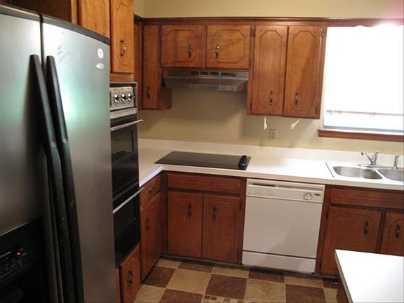 4th image of 3200 Fleetwood Dr APT A14