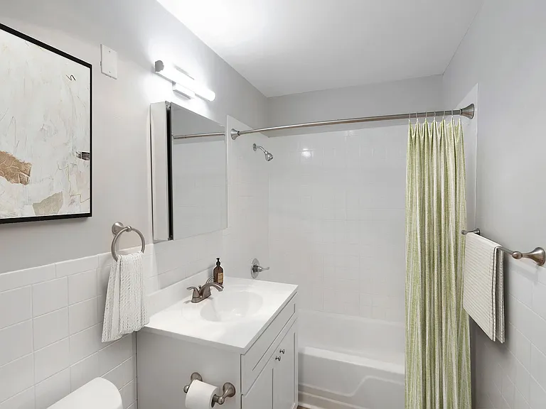 Lake Shore Park Apartments — Photo 10