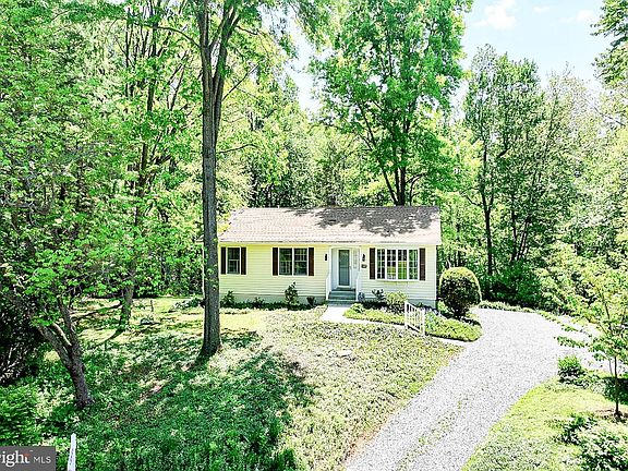 3rd image of 15601 Wildrose Ct