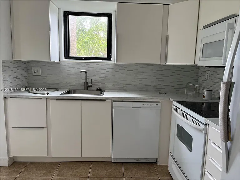 3300 NE 192nd St — Photo 7