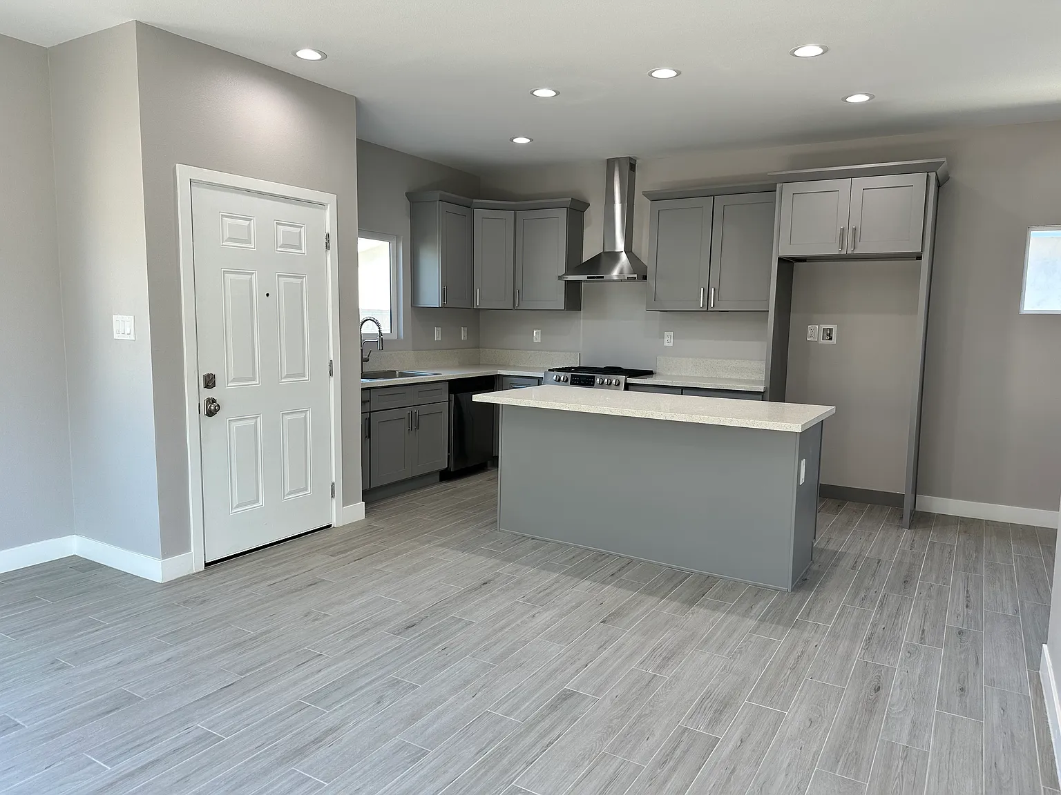 3 bed, 1112 sqft, $3,600 — Photo 1