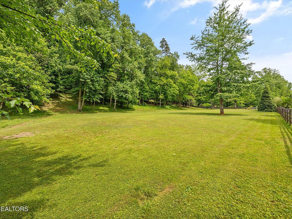 52nd image of 3521 Montlake Dr
