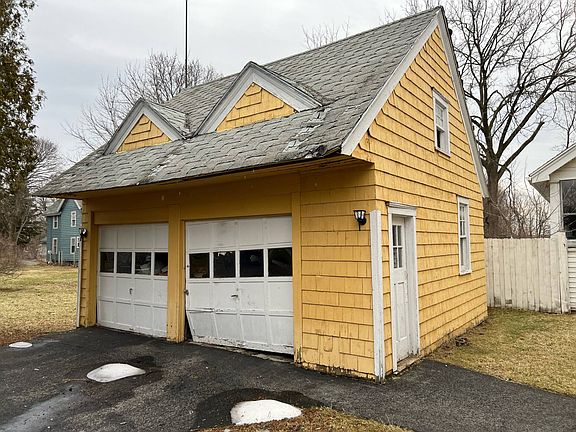 5th image of 120 Hutchinson Ave