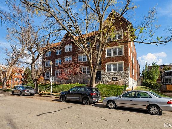3rd image of 630 Westwood Dr APT 2S