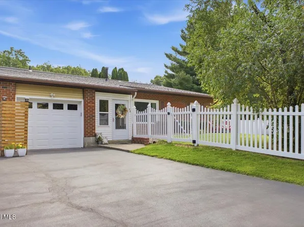2C Deer Creek, Clifton Park, NY 12065