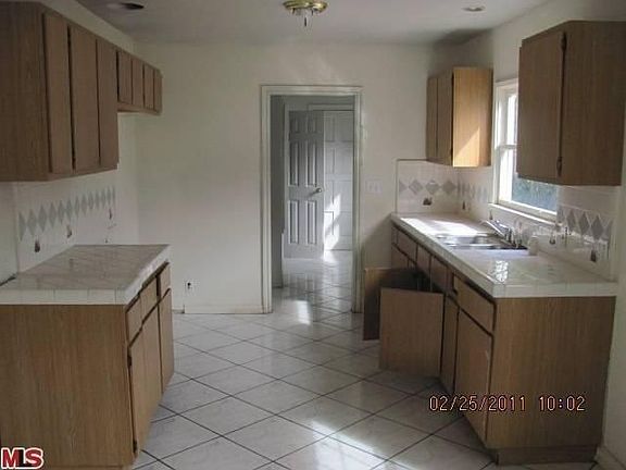 3rd image of 2345 W Lincoln St