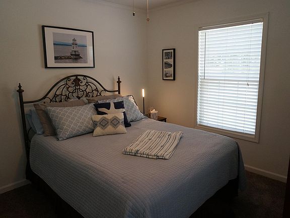 4th image of 4020 Hollow Dr.