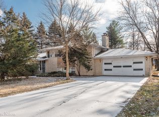521 64th St, Willowbrook, IL 60527
