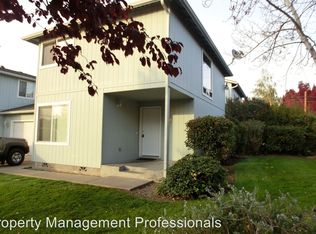 240 SE L St, Grants Pass, OR 97526