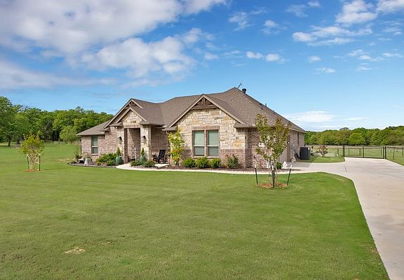 3rd image of 173 Stanley Ln