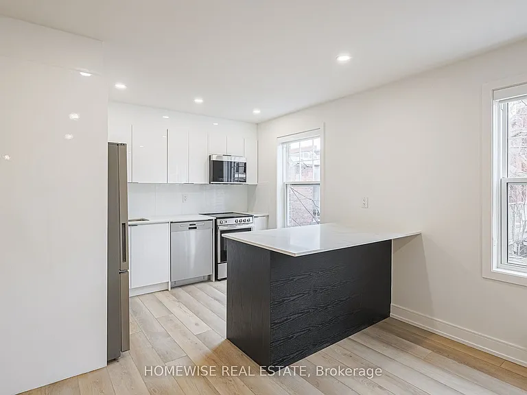383 Spadina Rd #2 — Photo 1