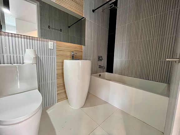 5th image of 227 Winthrop St #3R