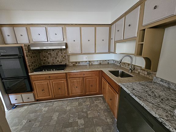 3rd image of 2228 Steinway St