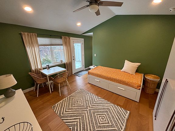 Efficient modern and quiet ceiling fan.
Daybed opens up into a queen size bed.