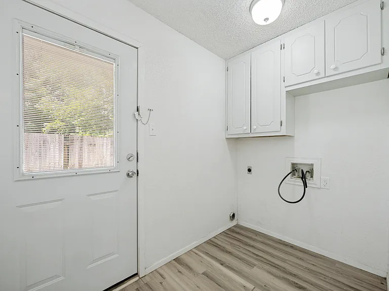 806 W Belden St — Photo 7