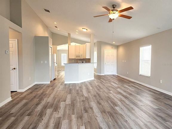 3rd image of 6627 Cambridge Park Dr