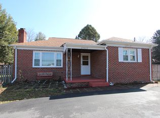 23417 Woodfield Rd, Gaithersburg, MD 20882