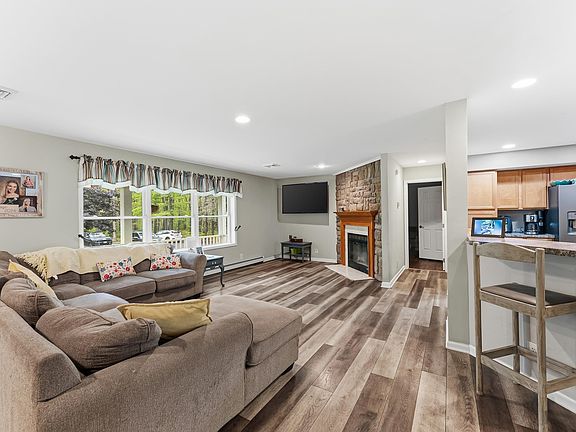 3rd image of 3075 Ivins Ave