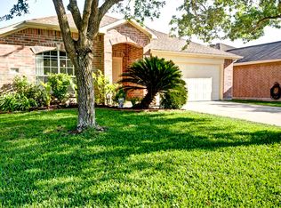 2886 Lost Cove Ct, Dickinson, TX 77539