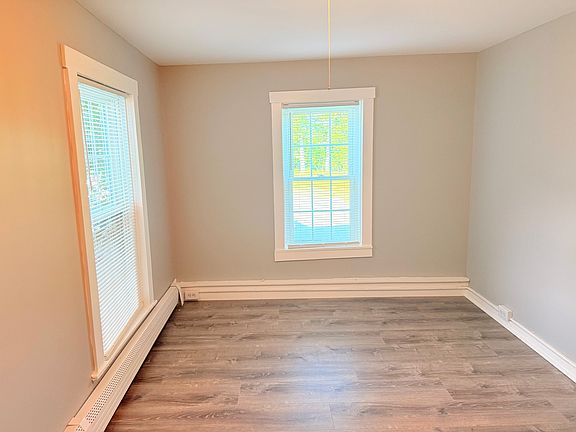 2nd image of 127 Hanover St #5