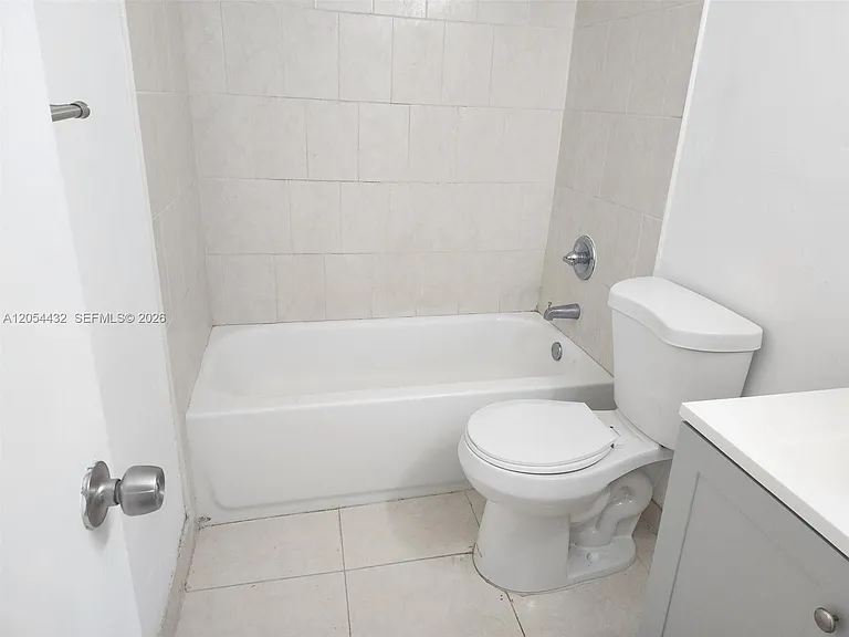 642 E 2nd Ave #B — Photo 11