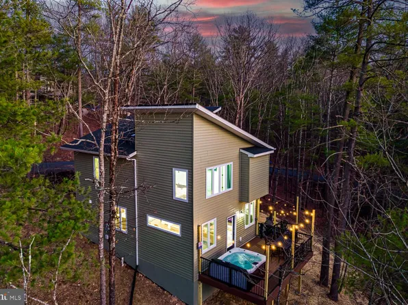 1355 Greenview Dr, Basye, VA 22810