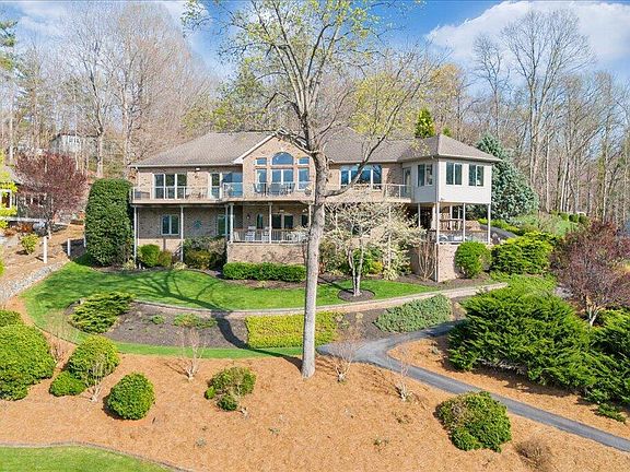 5th image of 274 Village Ln