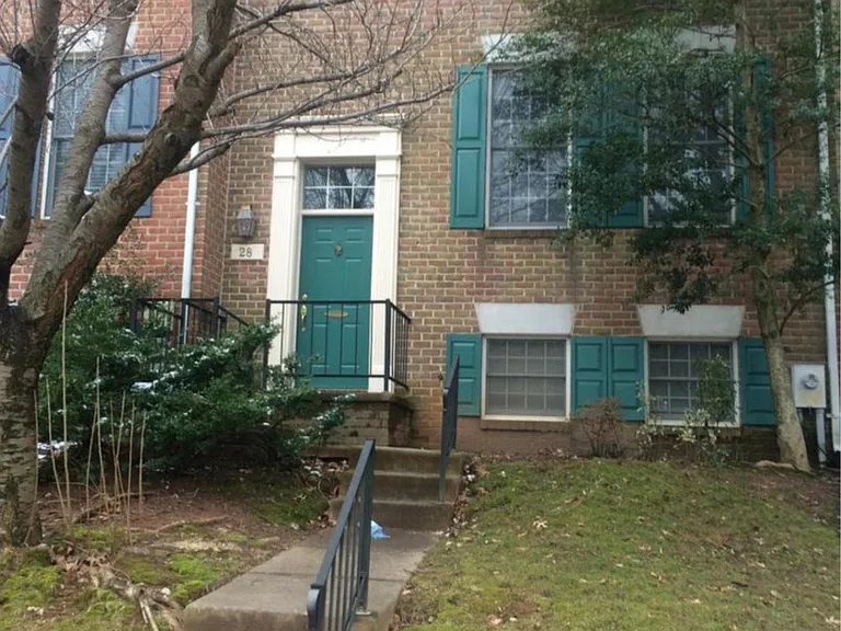 28 Tenby Ct — Photo 1