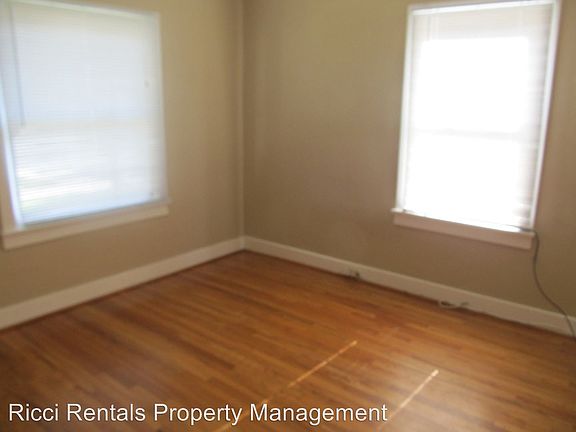5th image of 425 E Sycamore Ave