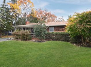 9 Dogwood Ln, Patchogue, NY 11772