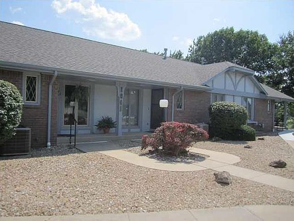 2nd image of 1041 Fairway Dr APT 3