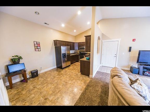 3rd image of 101 W Springview Dr #309