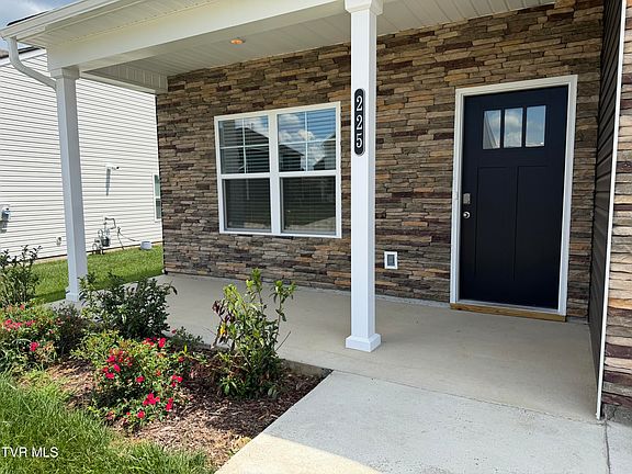 3rd image of 225 Chimney View Loop